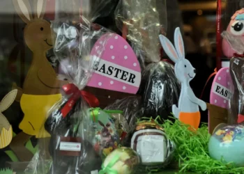 Σε ισχύ το πασχαλινό εορταστικό ωράριο στα εμπορικά καταστήματα – Οι ώρες λειτουργίας