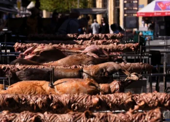 Πασχαλινό τραπέζι: Αύξηση έως 20% στο κόστος – Φτάνει τα 412 ευρώ για 6 με 8 άτομα