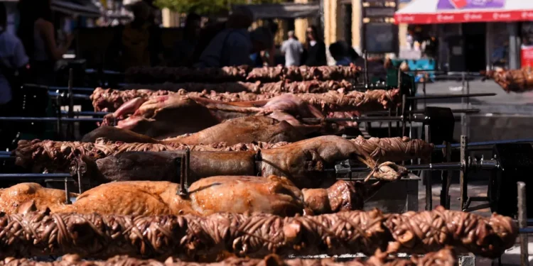 Πασχαλινό τραπέζι: Αύξηση έως 20% στο κόστος – Φτάνει τα 412 ευρώ για 6 με 8 άτομα