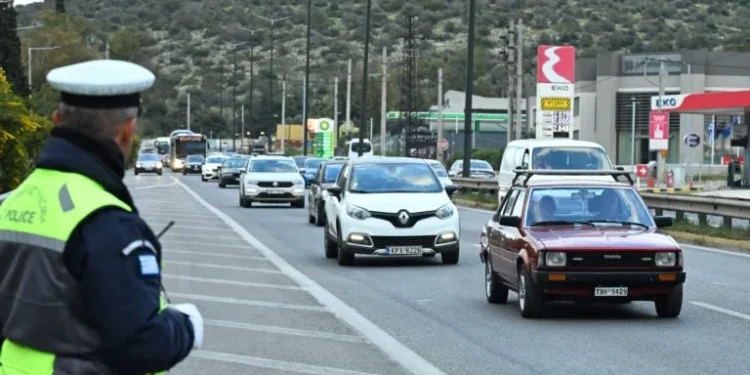 Σήμερα η κορύφωση της εξόδου για το Πάσχα: Αυξημένη κίνηση και επί ποδός η Τροχαία στις Εθνικές Οδούς – Γεμάτα αναχωρούν τα λεωφορεία από τα ΚΤΕΛ και τα πλοία