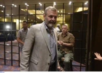 Απόστολος Γκλέτσος: «Με το θέατρο νιώθω ότι ξαναβαφτίζομαι»