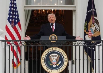 Axios: «Ο Τραμπ αυτοσχεδιάζει, δεν έχει ξεκάθαρη στρατηγική για το Ιράν» εκτιμά το περιβάλλον του