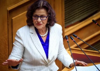 Πέθανε ο γιος της Θεανώς Φωτίου σε ηλικία 48 ετών