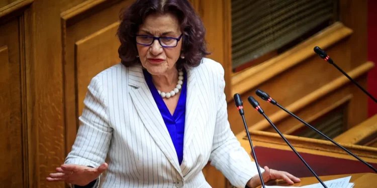 Πέθανε ο γιος της Θεανώς Φωτίου σε ηλικία 48 ετών