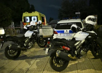 Άγιος Δημήτριος: Ο αξιωματικός της ΕΛ.ΑΣ. πήγε στο σημείο της δολοφονίας χωρίς να γνωρίζει ότι θύμα ήταν ο γιος του – Στο μικροσκόπιο η διαδρομή του 25χρονου