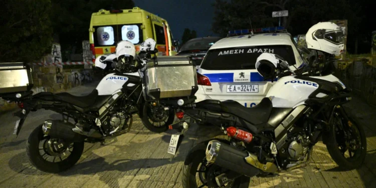 Άγιος Δημήτριος: Ο αξιωματικός της ΕΛ.ΑΣ. πήγε στο σημείο της δολοφονίας χωρίς να γνωρίζει ότι θύμα ήταν ο γιος του – Στο μικροσκόπιο η διαδρομή του 25χρονου