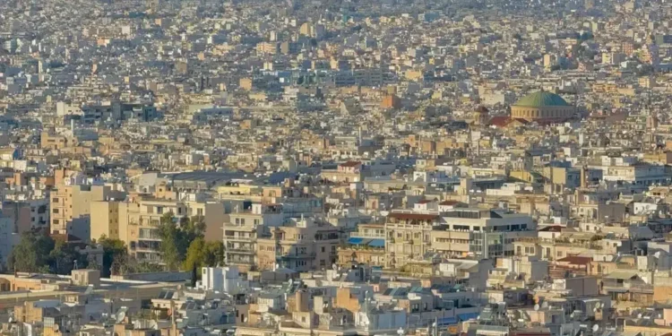 Στεγαστική κρίση: Διαρθρωτικό και όχι παροδικό πρόβλημα, με κοινωνικές και δημογραφικές συνέπειες – Ποιες προοπτικές βλέπει η ΤτΕ