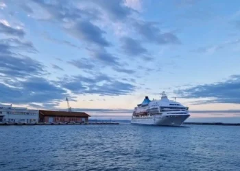 Ακτοπλοΐα υπό πίεση: Περικοπές δρομολογίων και «ασφυξία» από το κόστος καυσίμων