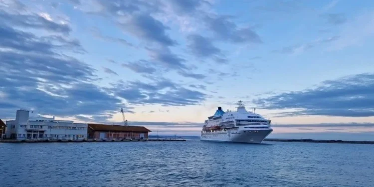 Ακτοπλοΐα υπό πίεση: Περικοπές δρομολογίων και «ασφυξία» από το κόστος καυσίμων