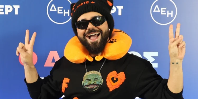 Ο Ακύλας πάει Βιέννη με Παρθένα Χοροζίδου στη σκηνή – Η αποκάλυψη για τα ρούχα που θα φορέσει