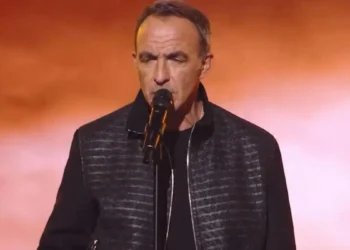 Ο Νίκος Αλιάγας τραγούδησε τον «Μέτοικο» στο γαλλικό Voice – Η αντίδραση των κριτών