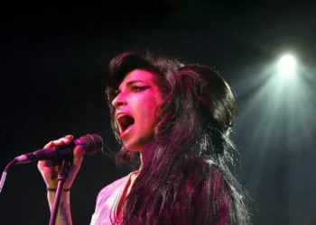 Ο πατέρας της Έιμι Γουάινχαουζ έχασε τη δίκη με τις δύο φίλες της τραγουδίστριας