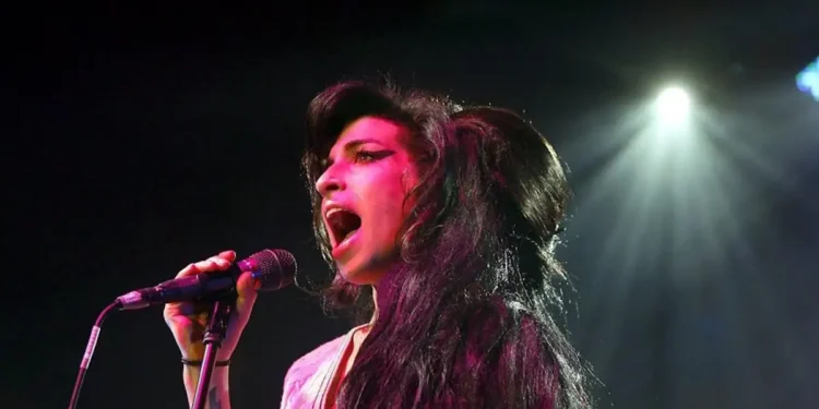 Ο πατέρας της Έιμι Γουάινχαουζ έχασε τη δίκη με τις δύο φίλες της τραγουδίστριας