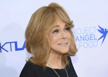 Η θρυλική ηθοποιός Αν Μάργκρετ στο νοσοκομείο μετά από σοβαρό ατύχημα στο σπίτι της