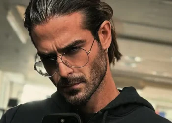 Ο Άρης Μουγκοπέτρος επιστρέφει στη μουσική – Κυκλοφορεί ένα νέο κομμάτι με τίτλο «Comeback»