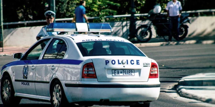 Άνδρας επιτέθηκε με μεταλλικό αντικείμενο και τραυμάτισε έναν 60χρονο και έναν 59χρονο στον λόφο Φιλοπάππου