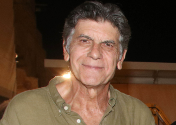 Γιάννης Μπέζος: Οι άνθρωποι της γενιάς μου δεν πρέπει να καταφεύγουν στη λογική «γινόμαστε και εμείς νέοι», αυτά είναι γελοία πράγματα