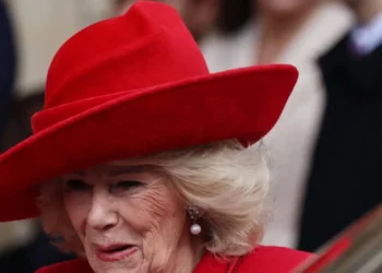 Η βασίλισσα Καμίλα ανακήρυξε την Σελίνα Μπράουν «Εθνική Ηρωίδα Ανάγνωσης» του Ηνωμένου Βασιλείου