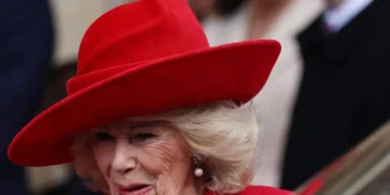 Η βασίλισσα Καμίλα ανακήρυξε την Σελίνα Μπράουν «Εθνική Ηρωίδα Ανάγνωσης» του Ηνωμένου Βασιλείου