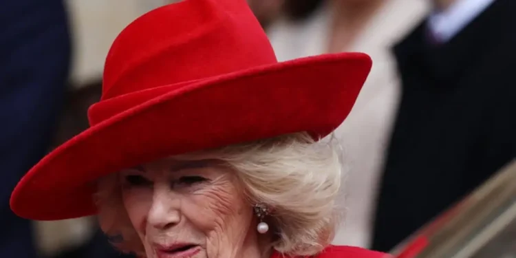 Η βασίλισσα Καμίλα ανακήρυξε την Σελίνα Μπράουν «Εθνική Ηρωίδα Ανάγνωσης» του Ηνωμένου Βασιλείου