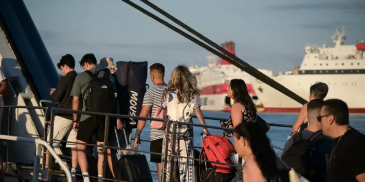 Ανακούφιση για τους νησιώτες τα 22,6 εκατ. ευρώ του Μεταφορικού Ισοδύναμου που καλύπτει ακτοπλοϊκά και αεροπορικά ταξίδια