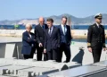 Συνάντηση Δένδια – Vautrin στη φρεγάτα «ΚΙΜΩΝ» με συζητήσεις για «SAFE 2» και δορυφόρους