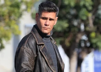 Ο Δημήτρης Ουγγαρέζος απαντά στον Γρηγόρη Αρναούτογλου με μηνύματα θαυμαστών του και μια κόκκινη καρδιά