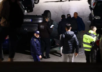 Επίθεση κουκουλοφόρων στο σπίτι του Ισίδωρου Ντογιάκου – Πέταξαν μπογιές και αναποδογύρισαν αυτοκίνητο