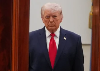 Συνεχίζει τις απειλές ο Τραμπ για τα Στενά του Ορμούζ: «Ανοίξτε τα ή θα πάτε στην κόλαση»