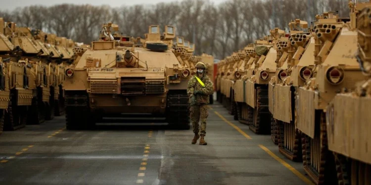 Reuters: Ο Τραμπ εξετάζει την απόσυρση αμερικανικών δυνάμεων από την Ευρώπη