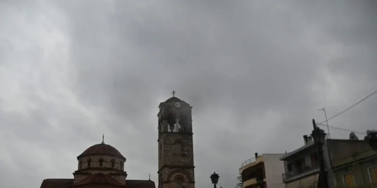 Καιρός – Πάσχα: Βροχές και πτώση της θερμοκρασίας στο τέλος της εβδομάδας, πιο δύσκολη ημέρα το Μεγάλο Σάββατο