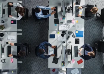 Oι νέοι μισθοί σε Δημόσιο και ΟΤΑ ανά κατηγορία μετά την αύξηση του κατώτατου μισθού και αναλυτικά παραδείγματα