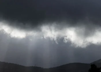 Καιρός: Βροχερός ο καιρός την Κυριακή των Βαΐων – Μικρή άνοδος της θερμοκρασίας