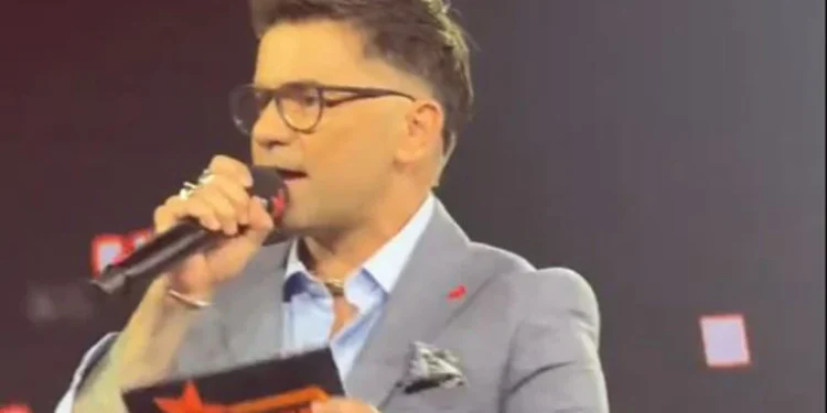 Θοδωρής Μαραντίνης: Το «Φωτιά με Φωτιά» έγινε… «Fire with Fire»: Βίντεο με τη διαφορετική εκδοχή του τραγουδιού του Κιάμου