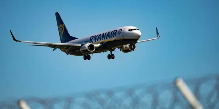 Αναγκαστική προσγείωση πτήσης της Ryanair στη Βουλγαρία – Εγκλωβισμένοι στη Βάρνα οι επιβάτες που είχαν προορισμό τη Θεσσαλονίκη
