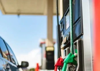 Πώς διοχετεύονται στην ελληνική αγορά τα 2 εκατ. βαρέλια από τα στρατηγικά αποθέματα πετρελαίου