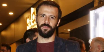 Ο Νίκος Γκέλια για το bullying που δέχτηκε στην Ελλάδα: Έμαθα με τα χρόνια να το αντιμετωπίζω με χιούμορ