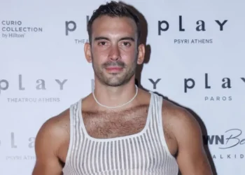 Ιάσονας Μανδηλάς: Όταν ο μπαμπάς μου έμαθε για την πρόταση γάμου στον σύντροφό μου πήρε σαμπάνια