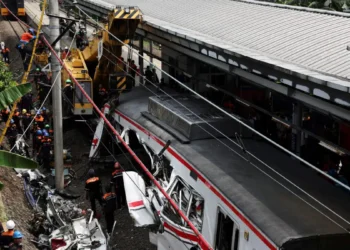 Τραγωδία στην Ινδονησία: 14 νεκροί και δεκάδες τραυματίες από σύγκρουση τρένων