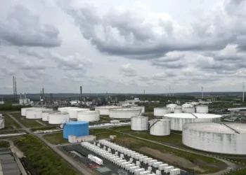 Πετρέλαιο: Οι ελπίδες που καλλιεργούν οι συζητήσεις για μακροπρόθεσμη εκεχειρία στη Μέση Ανατολή ρίχνουν τις τιμές κάτω από τα 100 δολάρια το βαρέλι