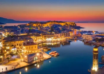 Τουρισμός: Με το Πάσχα ξεκινάει θετικά η σεζόν σε Κρήτη, Ρόδο και Σαντορίνη