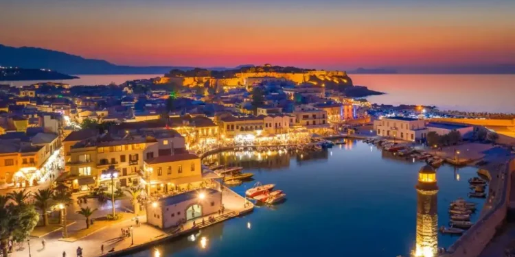 Τουρισμός: Με το Πάσχα ξεκινάει θετικά η σεζόν σε Κρήτη, Ρόδο και Σαντορίνη