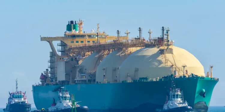 Δεξαμενόπλοια LNG εγκλωβισμένα στα Στενά του Ορμούζ, έκαναν αναστροφή μετά το νέο κλείσιμο