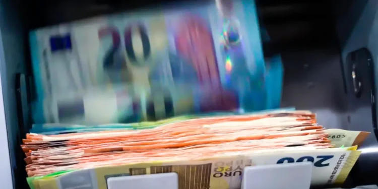 Συντάξεις, ΕΝΦΙΑ και ΦΠΑ: Ποιοι «πάνε ταμείο» και ποιοι πρέπει να «τρέξουν» στη τελική ευθεία του Απριλίου