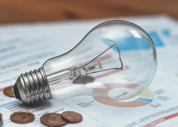 Ηλεκτρικό ρεύμα: Ψηλότερα κινείται αυτό το μήνα η τιμή χονδρικής – Αλλαγή τοπίου στα τιμολόγια