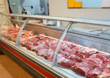 «Άλμα» σχεδόν 24% σε ένα τρίμηνο στο μοσχάρι φέρνει νέο σοκ στο ράφι του καταναλωτή