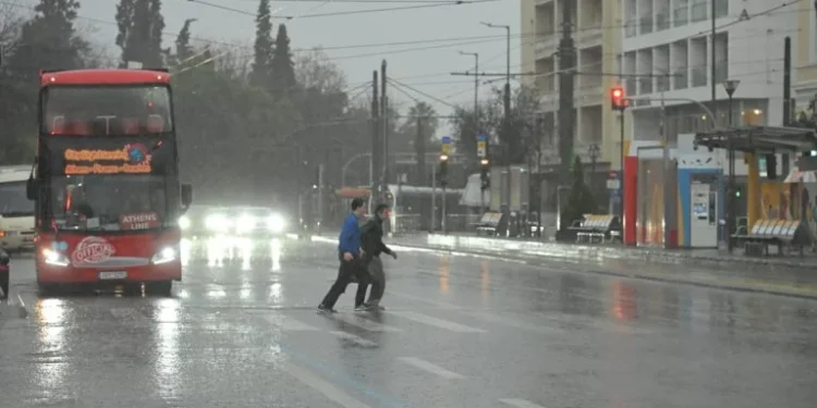 Καιρός: Ισχυροί άνεμοι, βροχές και καταιγίδες – Πού θα χτυπήσει το δεύτερο κύμα της κακοκαιρίας «Erminio»
