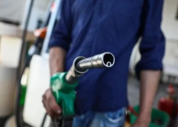 Κυκλάδες, Δωδεκάνησα και Κεφαλονιά έχουν την πιο ακριβή βενζίνη – Πού έπεσε κάτω από τα δύο ευρώ