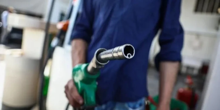 Κυκλάδες, Δωδεκάνησα και Κεφαλονιά έχουν την πιο ακριβή βενζίνη – Πού έπεσε κάτω από τα δύο ευρώ