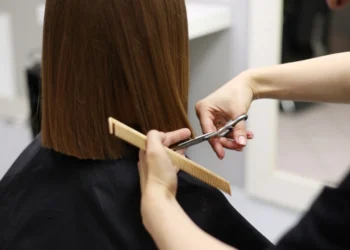 Κομμώτρια με… χρυσά ψαλίδια στα χέρια της ΑΑΔΕ: Εκρυψε από την εφορία σχεδόν 500.000 ευρώ